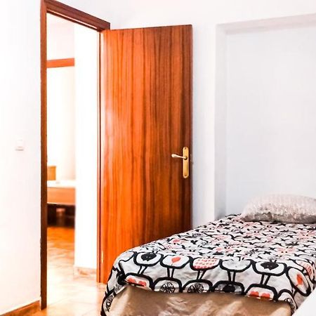 Room In Malaga Center, Homestay "Window To Road" - Habitacion En Apartamento, Ventana A La Careterra! Ngoại thất bức ảnh