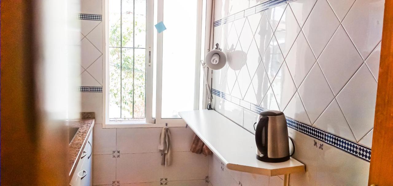 Room In Malaga Center, Homestay "Window To Road" - Habitacion En Apartamento, Ventana A La Careterra! Ngoại thất bức ảnh