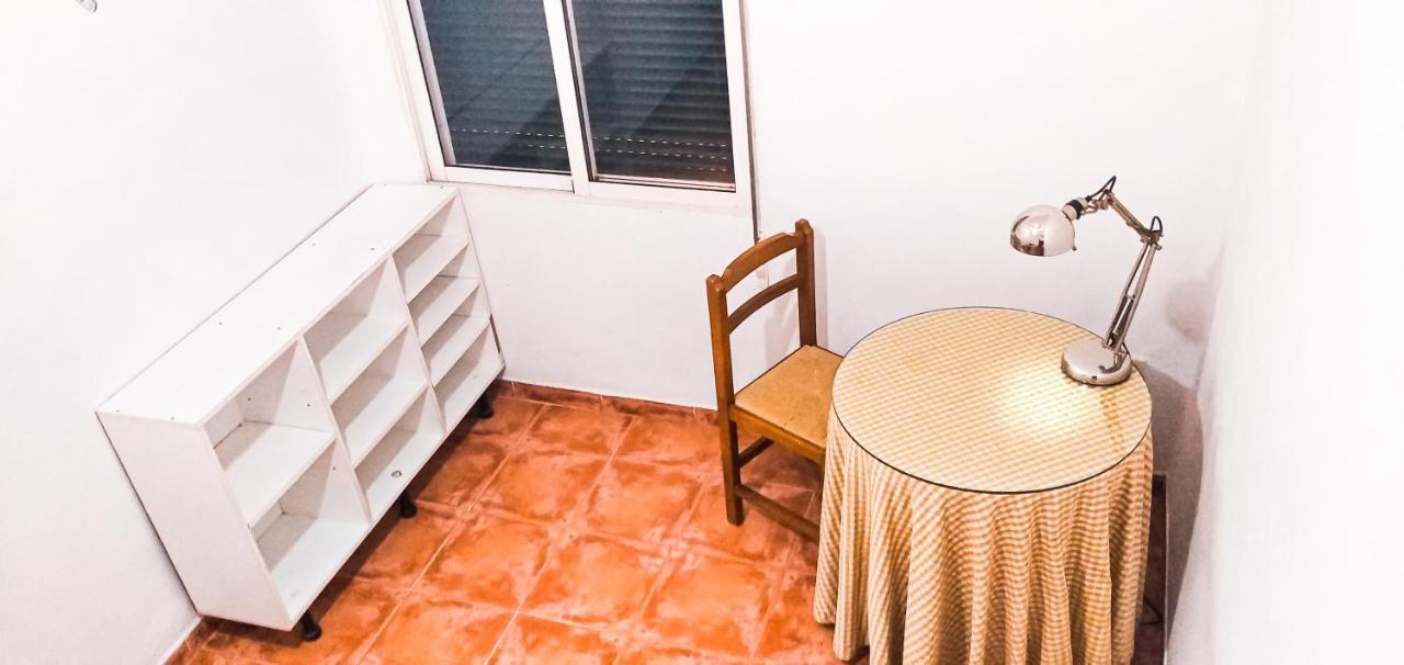 Room In Malaga Center, Homestay "Window To Road" - Habitacion En Apartamento, Ventana A La Careterra! Ngoại thất bức ảnh